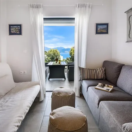 Oceanida Ipothoi Apartment *